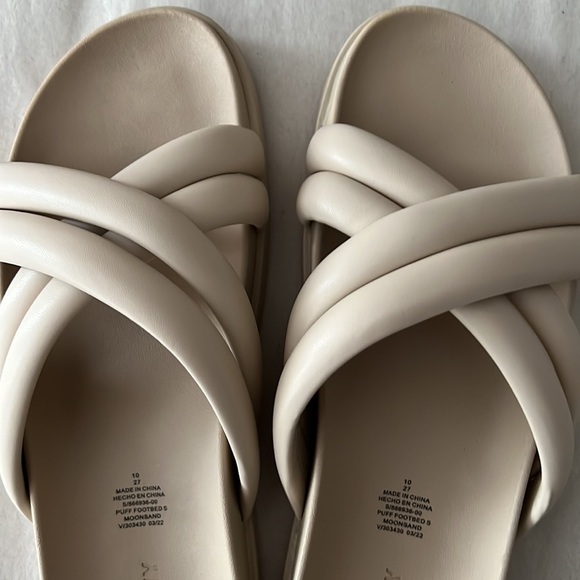 𝅺old Navy l Neutral Sandals - Picture 3 of 5